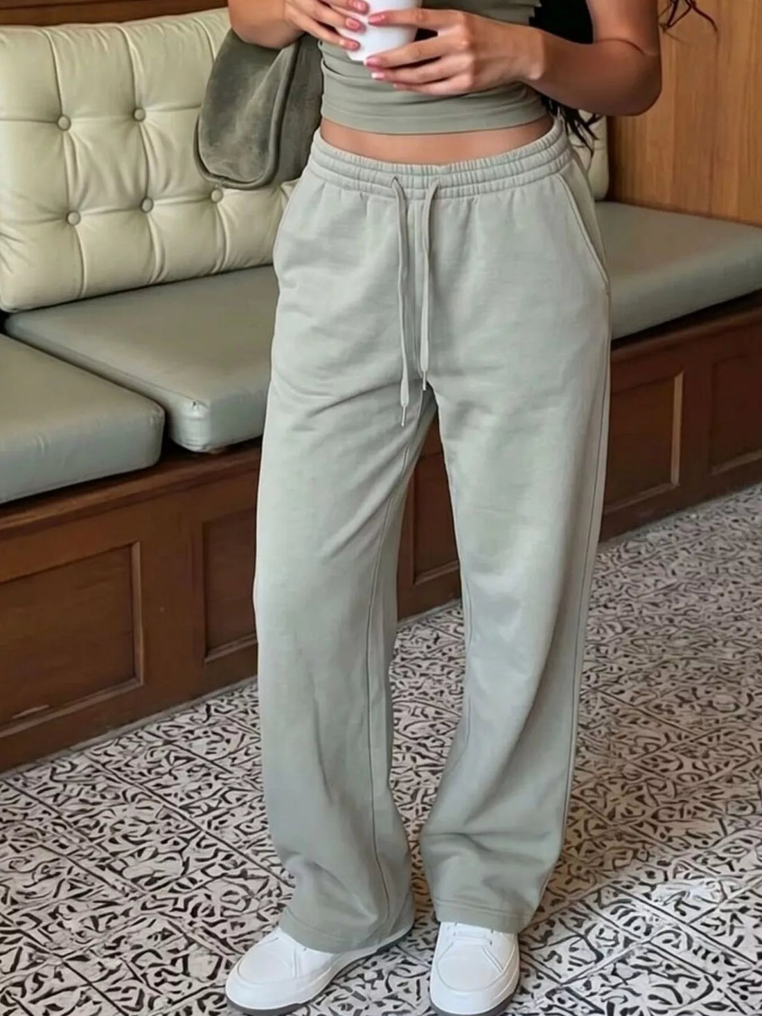 Women’s high-waisted wide-leg sweatpants for cozy casual wear